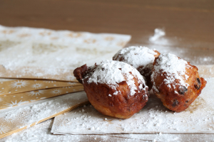 https://pixabay.com/nl/photos/oliebollen-oud-en-nieuw-poedersuiker-3905346/